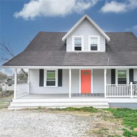 Buy this 4 bed house on 757 Lancaster Street in Marietta, OH 45750