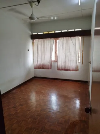 Rent this 1 bed apartment on Gerai Makanan & Minuman Jalan 21/19 in Jalan 21/19, SEA Park