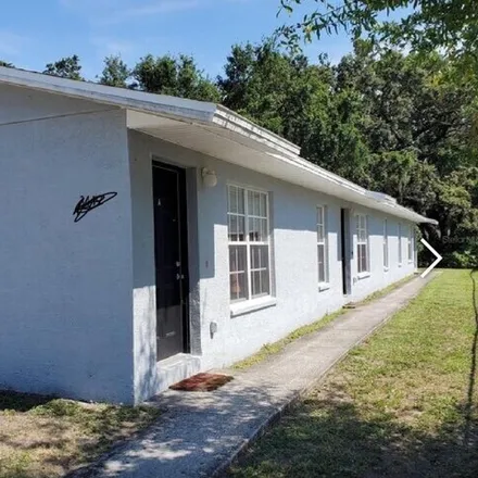 Rent this 2 bed apartment on 3166 Avenue V Northwest in Auburndale, FL 33881