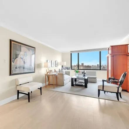 Image 2 - 110 East 88th Street, New York, NY 10128, USA - Apartment for sale