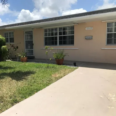 Rent this studio condo on 1209 South G Street in Lake Worth Beach, FL 33460