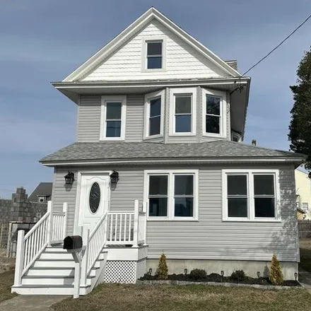 Buy this 5 bed house on 157 West 18th Avenue in North Wildwood, Cape May County
