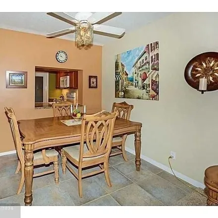 Image 7 - 3355 Southeast 15th Street, Lauderdale-by-the-Sea, Broward County, FL 33062, USA - Condo for sale