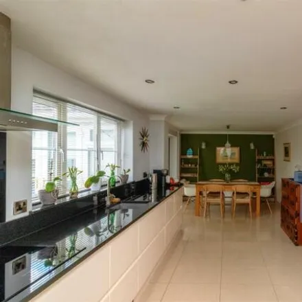 Image 5 - Totley Hall Drive, Sheffield, S17 4BB, United Kingdom - House for sale