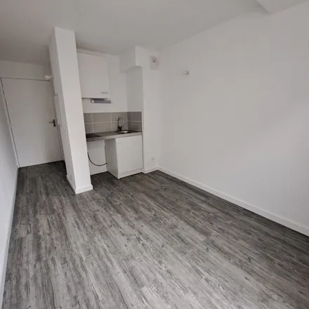 Rent this 12 bed apartment on 21 Rue Colonel Dumont in 38000 Grenoble, France
