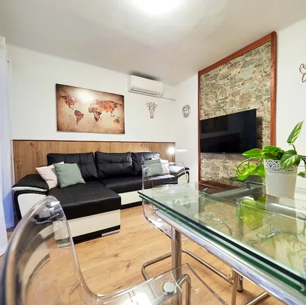 Rent this 3 bed apartment on Carrer del Comte Borrell in 73, 08001 Barcelona