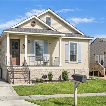 Buy this 3 bed house on 5319 Warrington Drive in New Orleans, LA 70122