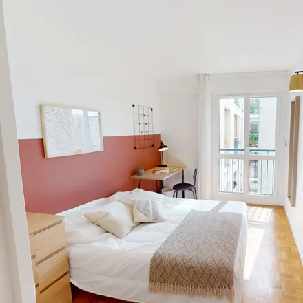 Rent this 3 bed room on 68 Rue des Cévennes