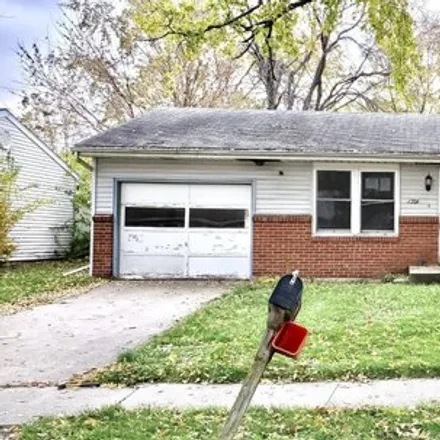 Buy this 3 bed house on 1242 Motorola Drive in Pontiac, IL 61764