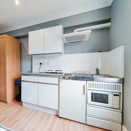 Rent this studio apartment on 13 Kensington High Street in London, W8 5NP