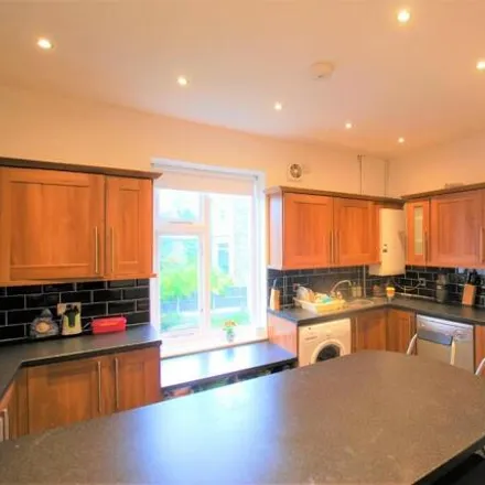 Rent this 6 bed room on 10 Wigfull Road in Sheffield, S11 8RJ