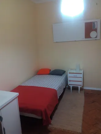 Rent this 2 bed room on Rua de Fernão Lourenço in 2800-138 Almada, Portugal