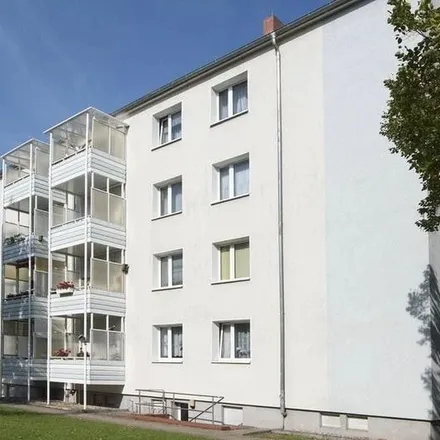 Rent this 3 bed apartment on Hohepfortestraße 6 in 39106 Magdeburg, Germany