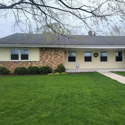 Rent this 3 bed townhouse on 1133 West Sunset Drive in Waukesha, WI 53189