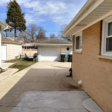 Image 4 - 9019 Menard Avenue, Morton Grove, Niles Township, IL 60053, USA - Apartment for rent