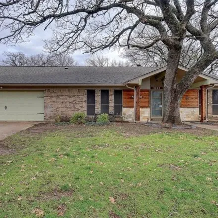 Image 2 - 2808 Autumn Drive, Hurst, TX 76054, USA - House for sale