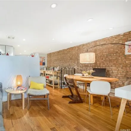 Image 2 - 460 1/2 19th Street, New York, NY 11215, USA - House for sale