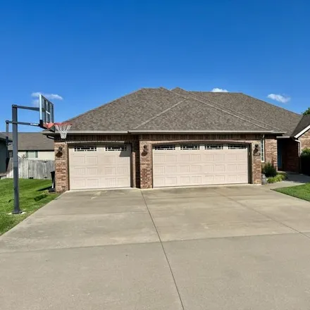Buy this 4 bed house on 648 North Rockingham Avenue in Nixa, MO 65714