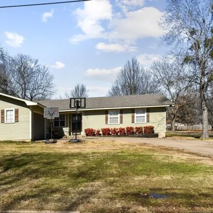 Buy this 3 bed house on 369 North 6th Street in Hugo, OK 74743