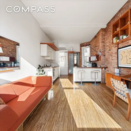 Image 3 - 633 East 11th Street, New York, NY 10009, USA - Apartment for sale