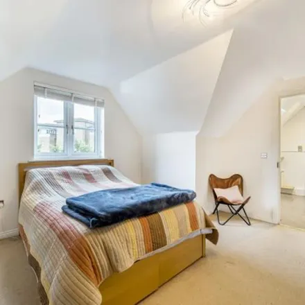 Rent this 5 bed apartment on Uxbridge Road in London, HA7 3NW