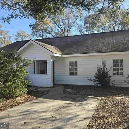 Rent this 3 bed house on 935 Ash Street in Springfield, Effingham County
