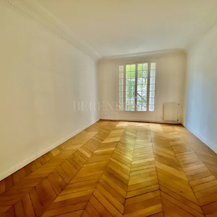 Rent this 5 bed apartment on 1 v Pont Neuf in 75001 Paris, France