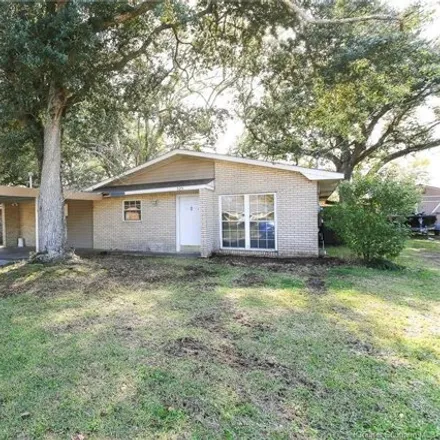 Buy this 4 bed house on 625 Custer Street in Sulphur, LA 70663
