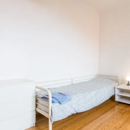 Rent this 6 bed room on A Ladeira in Avenida Marquês de Tomar 33-B, 1050-053 Lisbon