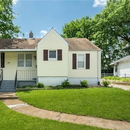 Buy this 3 bed house on 126 East Waymire Avenue in Webster Groves, MO 63119
