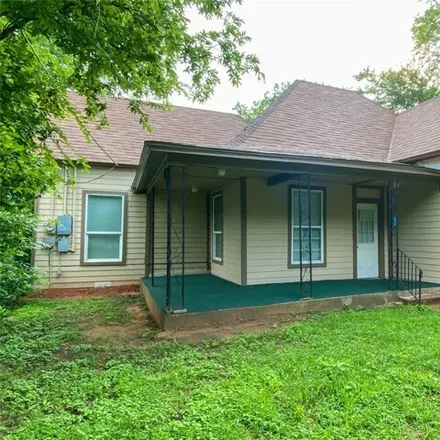 Buy this 3 bed house on 1407 North Wilhite Street in Cleburne, TX 76031