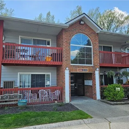 Buy this 2 bed condo on 27080 Oakwood Drive in Cleveland, OH 44138