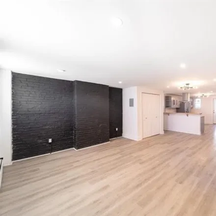 Image 3 - 165 Halladay Street, Communipaw, Jersey City, NJ 07304, USA - House for rent