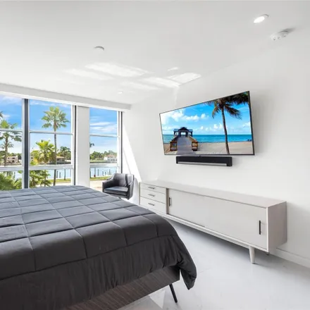 Image 7 - Crystal House Condominiums, 5055 Collins Avenue, Miami Beach, FL 33140, USA - Condo for rent