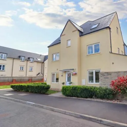 Buy this 4 bed townhouse on 49 Barley Fields in Thornbury, BS35 1AJ