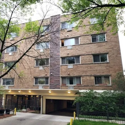 Rent this 1 bed condo on 1415 West Lunt Avenue in Chicago, IL 60645