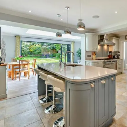 Image 3 - Middle Hill, Englefield Green, TW20 0JS, United Kingdom - House for sale