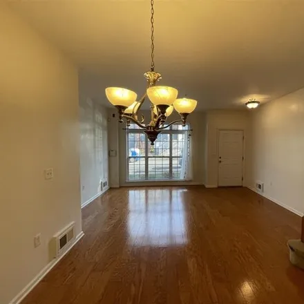 Image 4 - 385 Custer Avenue, Greenville, Jersey City, NJ 07305, USA - Townhouse for rent