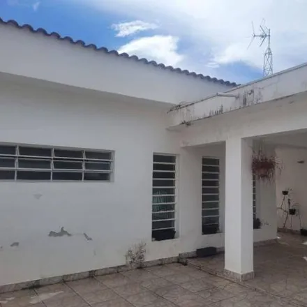 Buy this 4 bed house on Rua Doutor João Dias Cardoso Sobrinho in Cavarucanguera, Taubaté - SP