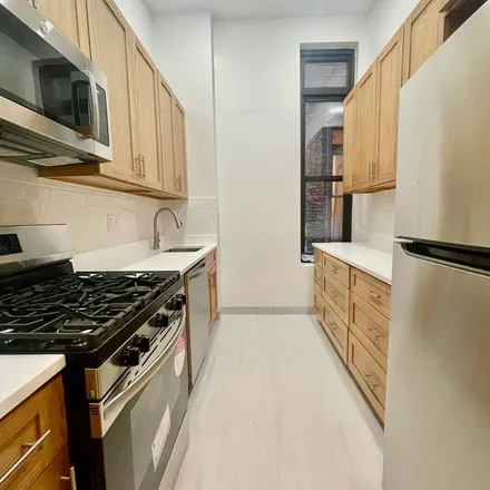 Rent this 3 bed apartment on 130 East 24th Street in New York, NY 10010