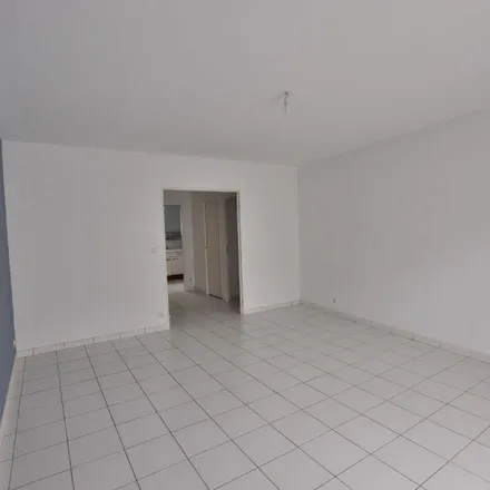 Rent this 2 bed apartment on Place de l'Église in 91190 Gif-sur-Yvette, France