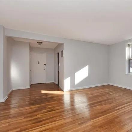 Image 2 - 5615 Netherland Avenue, New York, NY 10471, USA - Condo for sale