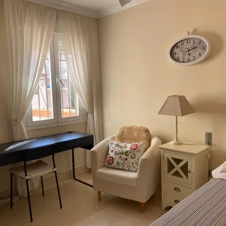 Image 2 - Calle Tordesillas, 41007 Seville, Spain - Apartment for rent