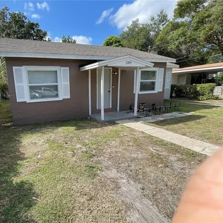 Image 4 - 1359 5th Street Northeast, Winter Haven, FL 33881, USA - House for sale