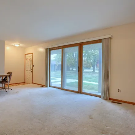 Image 4 - 14728 Bristol Court, Shelby Charter Township, MI 48315, USA - Townhouse for sale