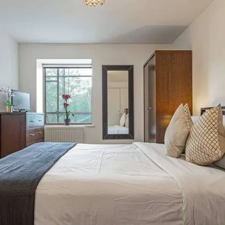 Image 3 - Eyot House, Marine Street, London, SE16 4BN, United Kingdom - Apartment for rent