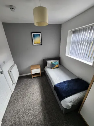 Rent this 1 bed room on Rossmore Gardens in Ellesmere Port, CH66 1NR