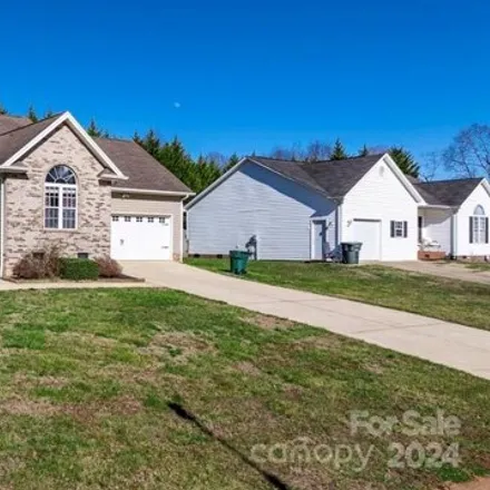 Buy this 3 bed house on 1523 Farmington Hills Drive in Newton, NC 28613