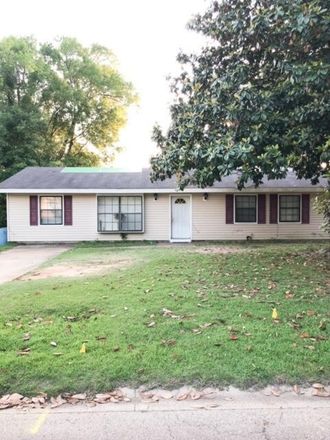 Rent this 3 bed house on 424 Woolbright Street in Downs Subdivision, Columbus