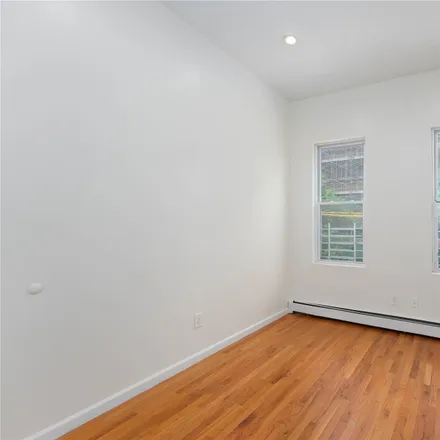 Image 4 - 2058 Arthur Avenue, New York, NY 10457, USA - Townhouse for sale